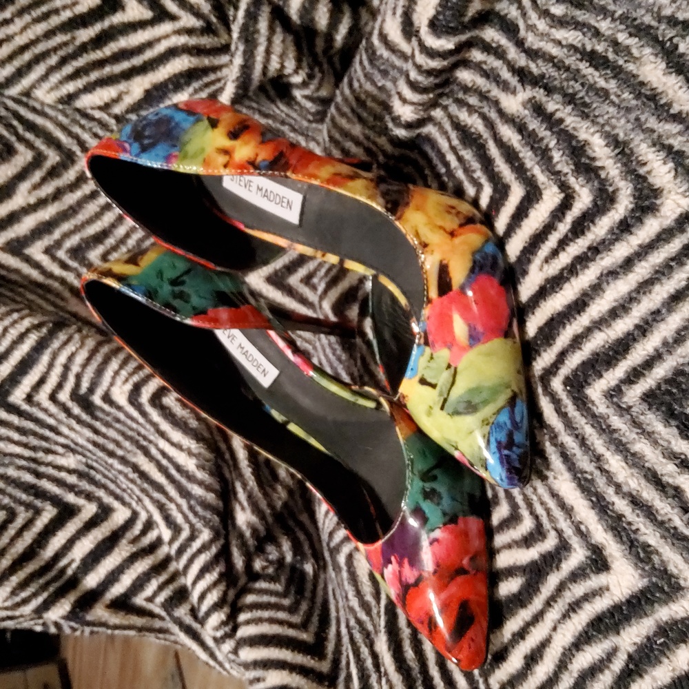 Multicolor flower print heels